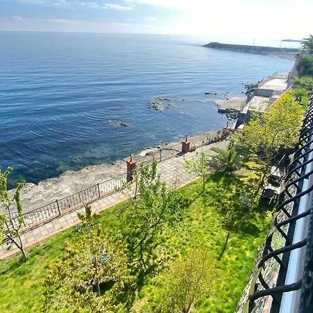 Apartment My White House *