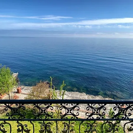 Apartment My White House